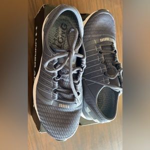 Under Armour SpeedForm Europa Womens size 9 Sneakers Black  1285482 962